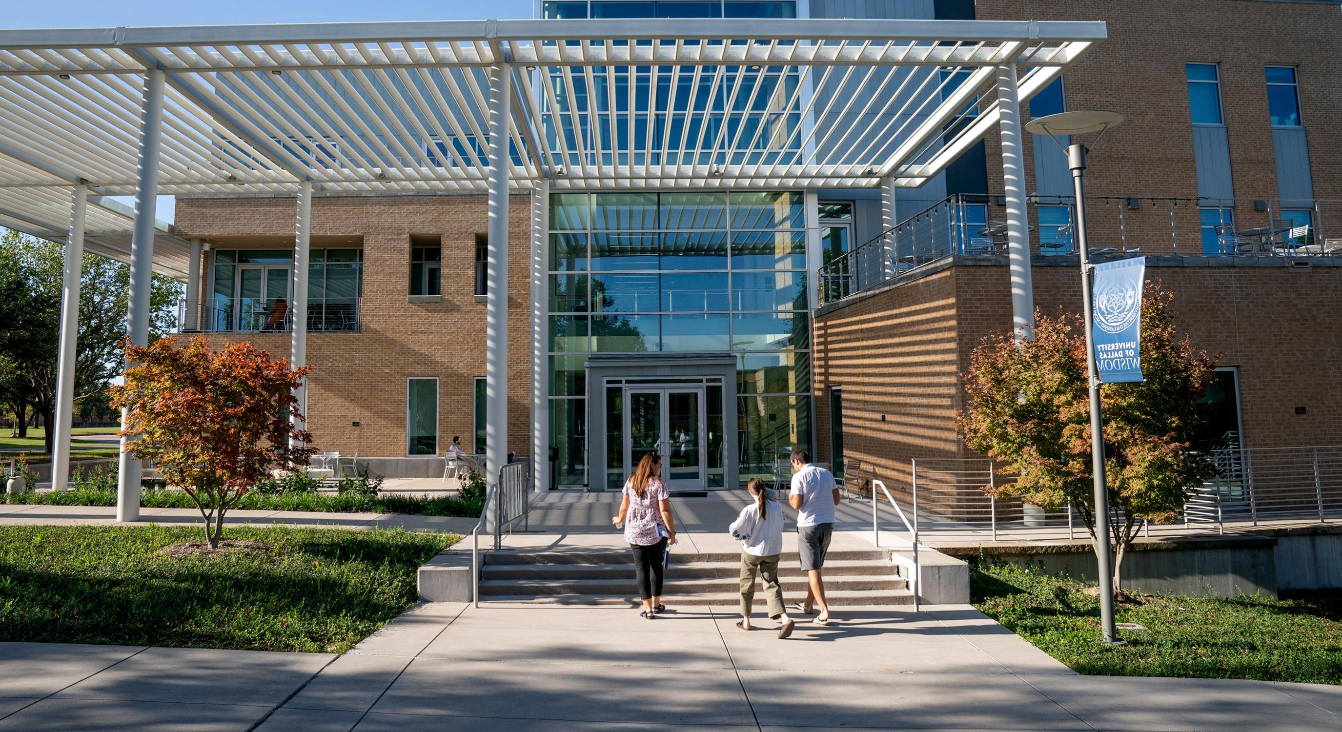 Parent and students walking on campus